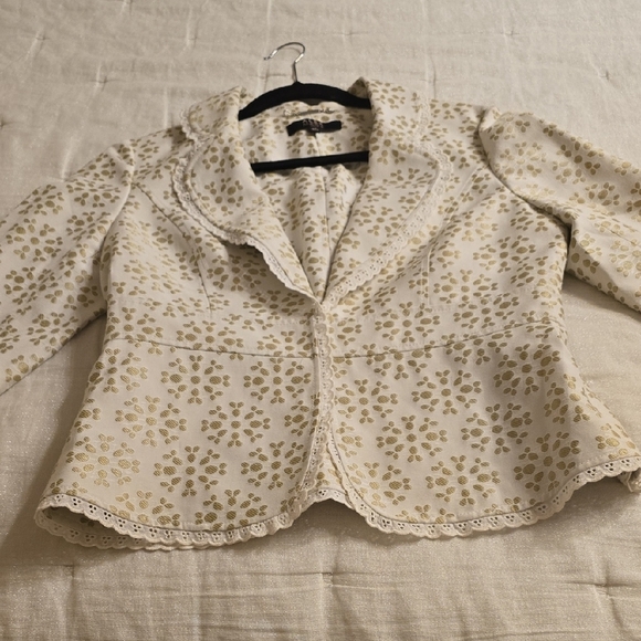 Alex Marie Gold and White Lace Blazer Floral Elegance - Picture 7 of 13